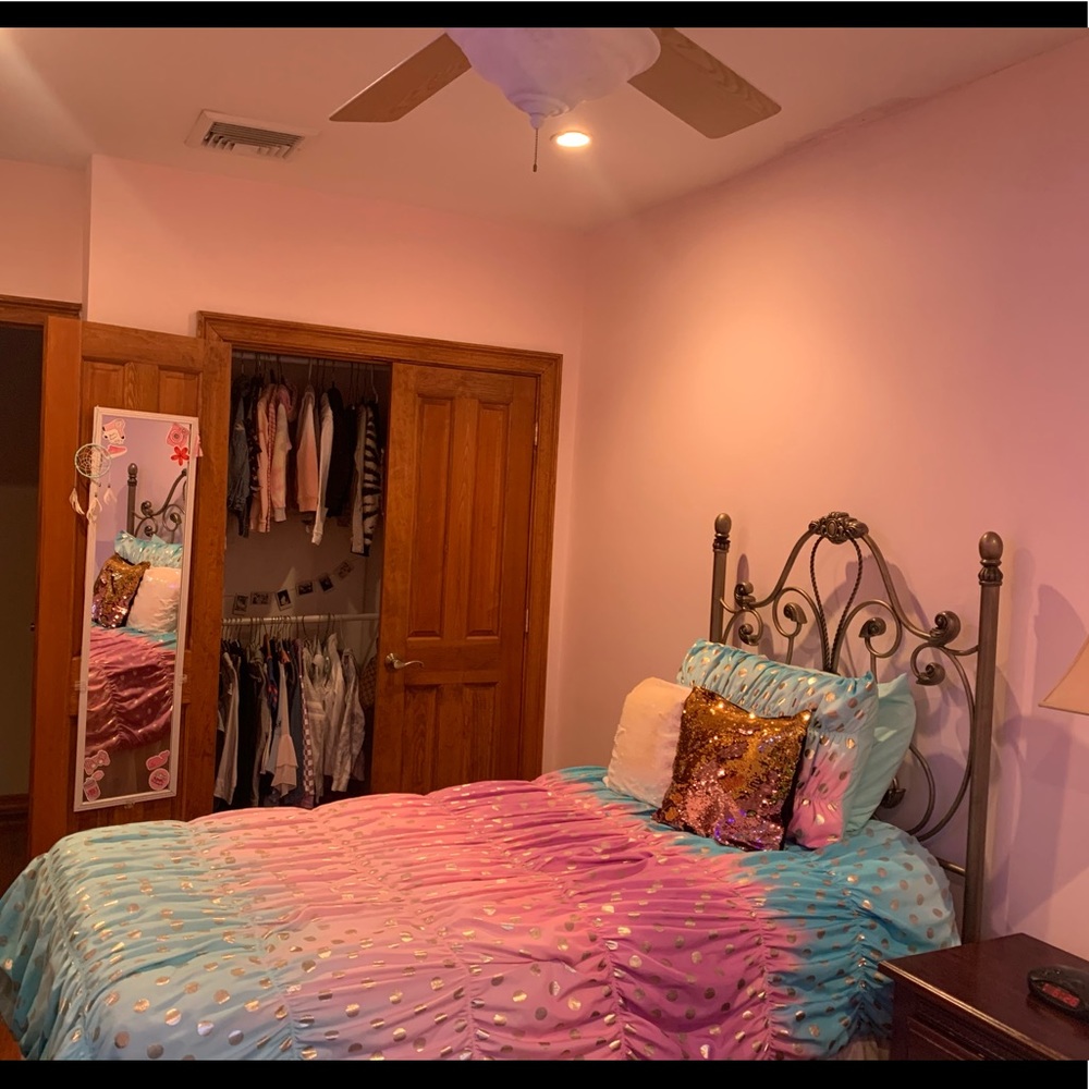 Justice comforter with pillow case